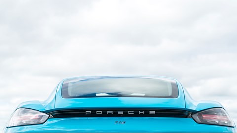 Το βενζινοκινητήρα flat-four boxer 718 Cayman and Boxster θα δώσει τη θέση του σε μια πλήρως ηλεκτρική έκδοση γύρω στο 2023