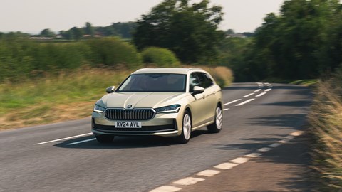 Skoda Superb Estat (2024) front driving