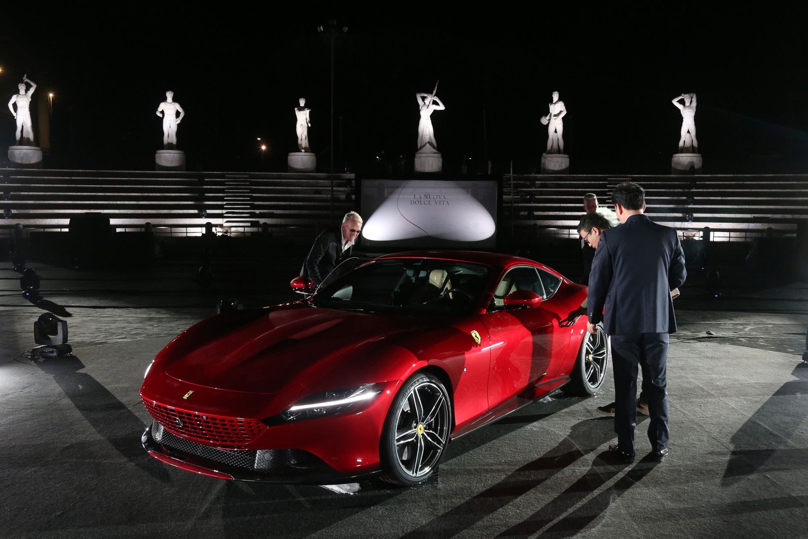 Ferrari Roma Spider: La nuova dolce vita – A new story begins