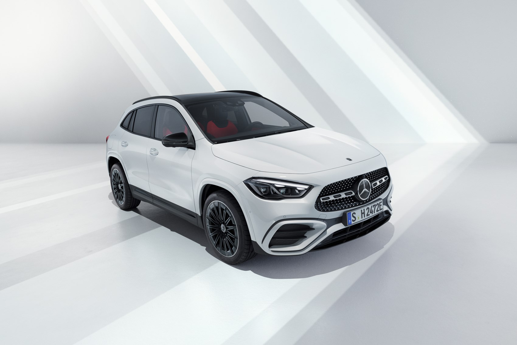 Mercedes-Benz GLA 2023 facelift: sporty SUV gets subtle tweaks