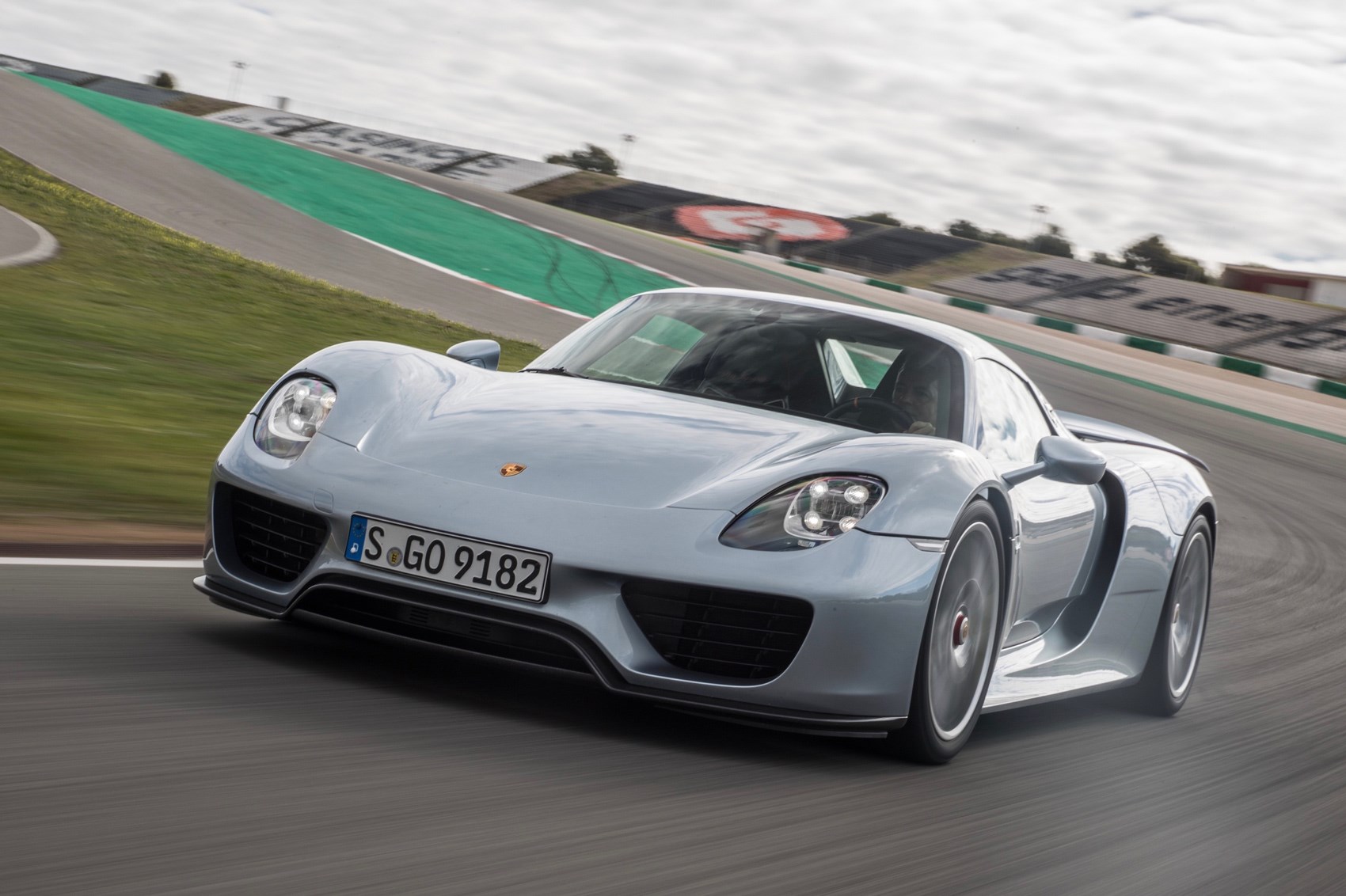 Porsche Mission E set for launch by 2020 - Autoblog