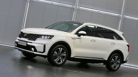 2020 Kia Sorento front three quarter