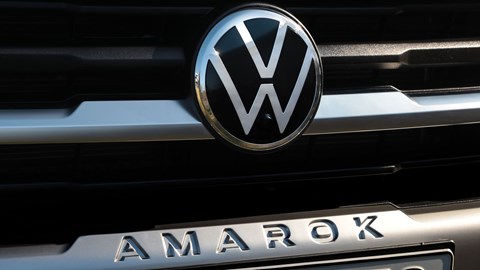 Volkswagen Amarok 2022 - blue, front grille, badge