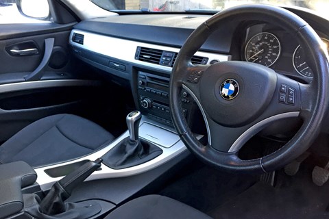 320i interior