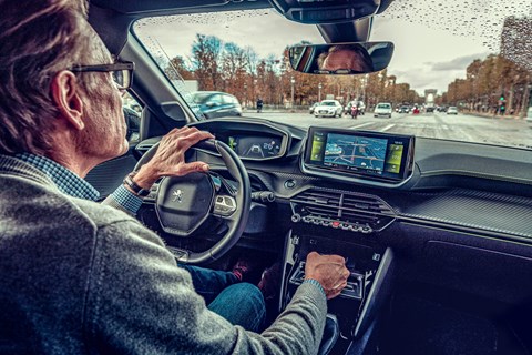 Clio vs 208 interior