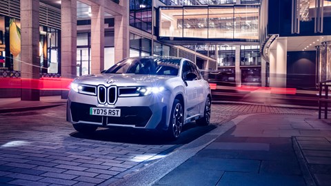 BMW iX3 أفضل سيارة SUV كهربائية 2026