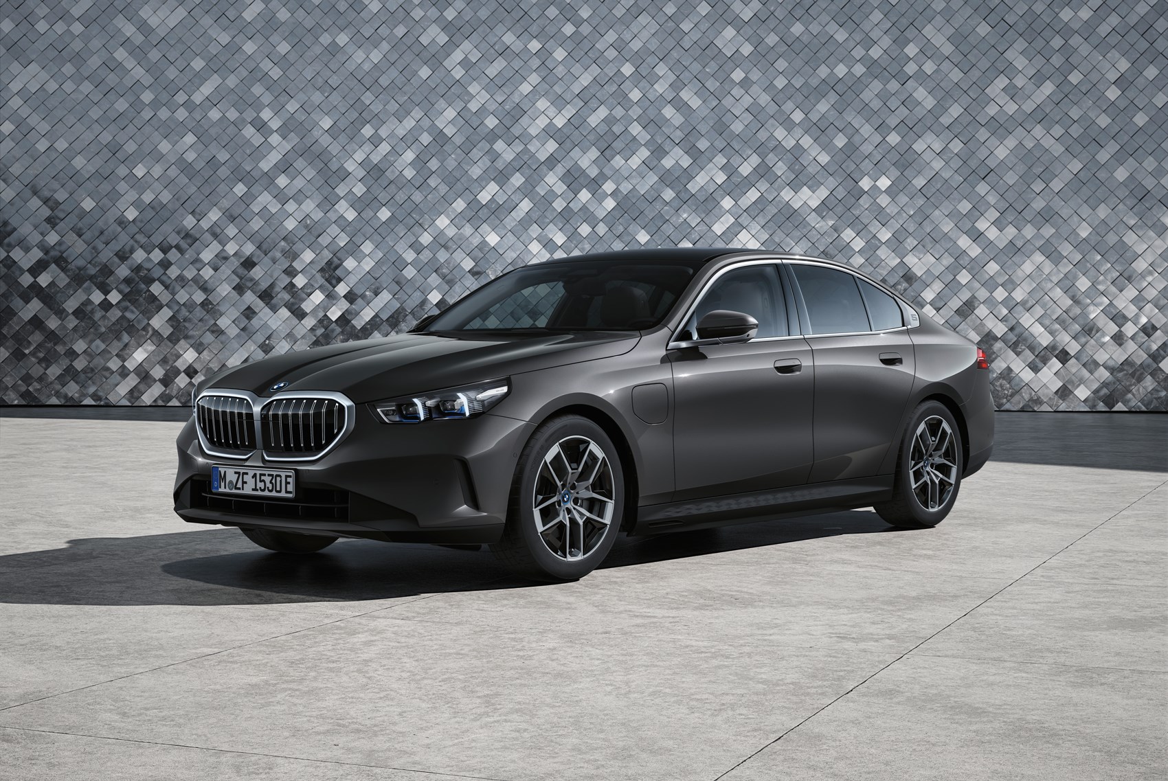 New BMW 5-series revealed: G60-generation exec loaded with tech