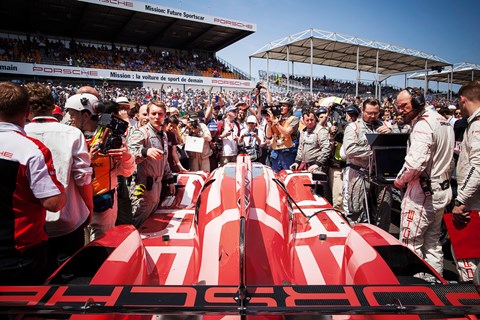 Le Mans 2015 grid walk red porsche