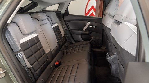 Citroen C4 facelift: rear seats, grey and black upholstery