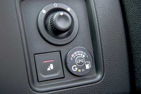 Dacia bi-fuel switch