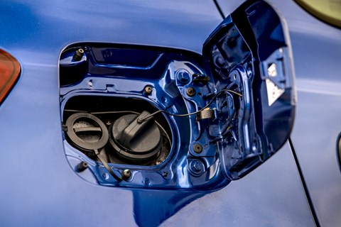 Dacia bi-fuel fuel cap
