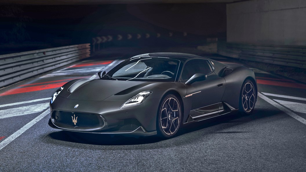 Maserati MC20 Notte: front three quarter static, black paint