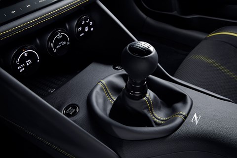 Nissan Z Proto gearshift