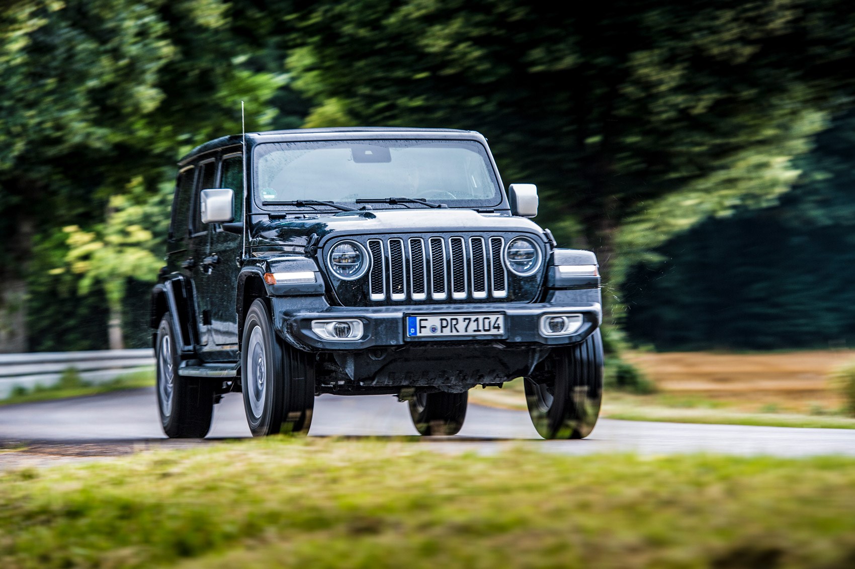 Mercedes G-Class Vs Jeep Wrangler: Battle of the Off-Road Boxes