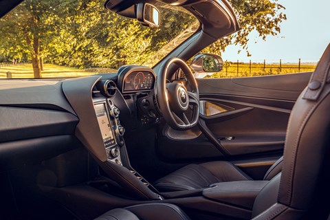 720s spider interior