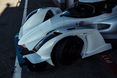 Praga R1 nose