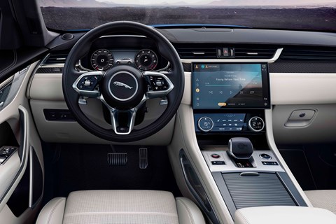 Jaguar F-Pace SVR 2021 driving position