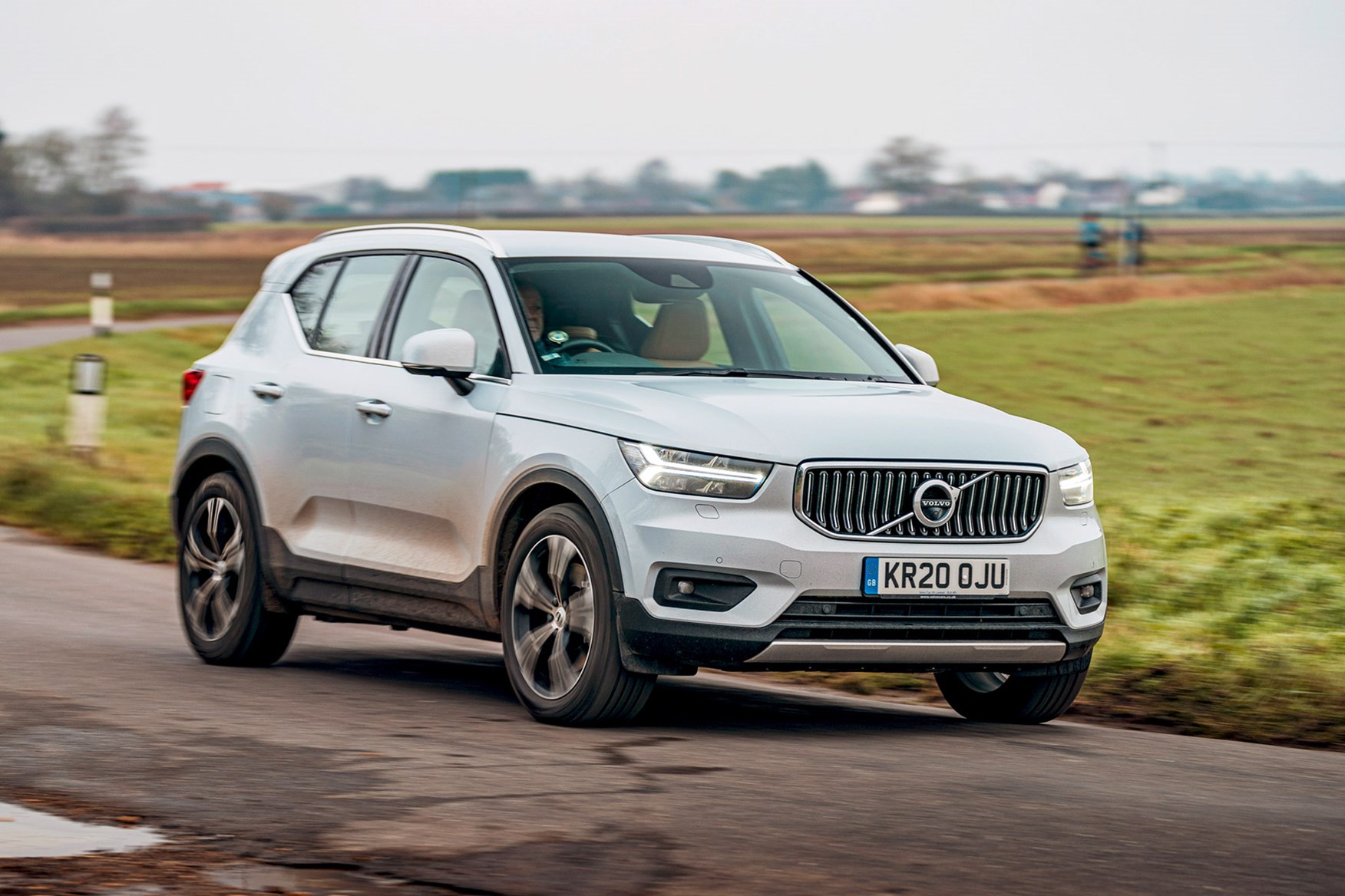 Xc40 hybrid deals range