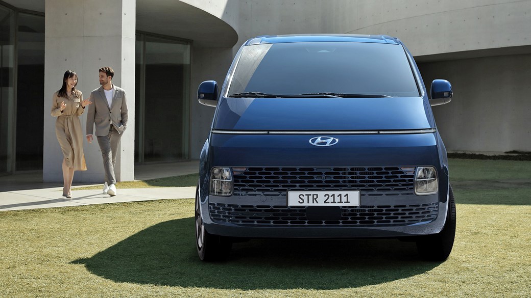 Hyundai Staria 2021 года, вид спереди