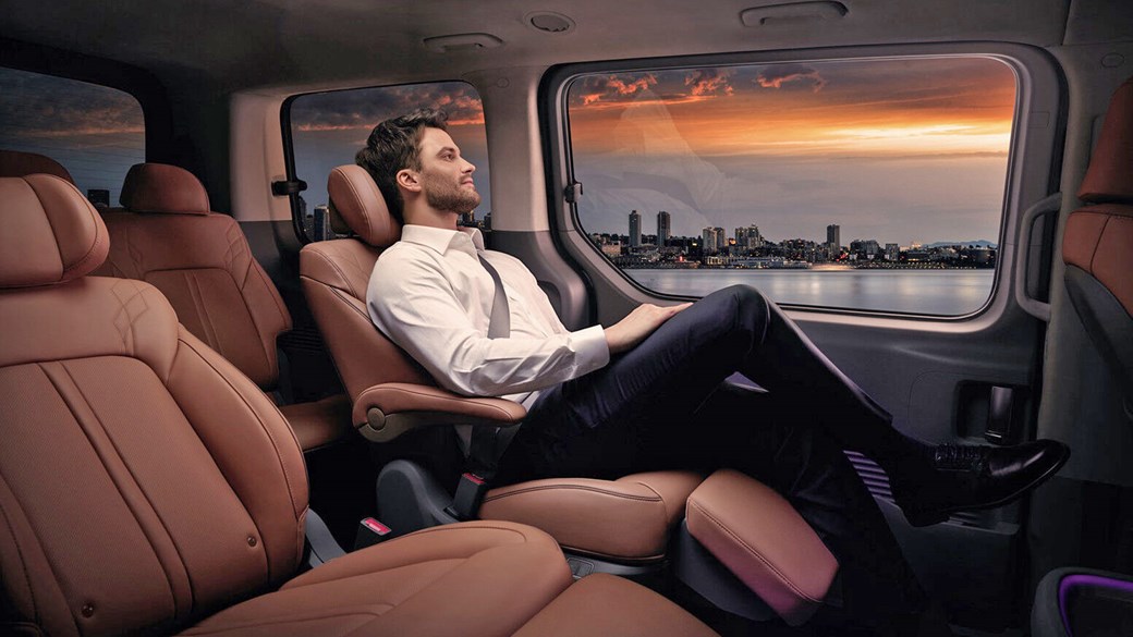 Откидывающиеся сиденья среднего ряда Hyundai Staria 2021 года выпуска