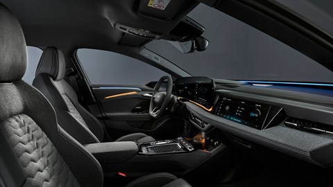 Audi A6 e-tron Sportback: front seats, dashboard and interior, black fabric upholstery