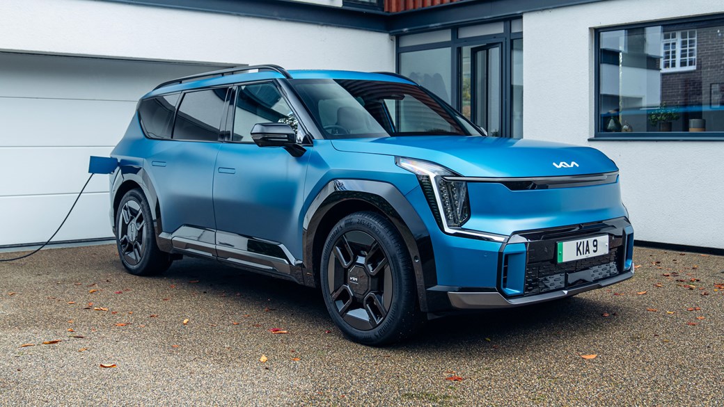 Kia India is also going to announce the prices of the family EV