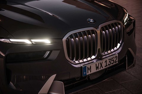 Iconic Glow illuminated grille now standard on 2022 BMW X7