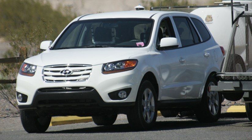 Hyundai iX35 (2010) and Santa Fe (2010) 4x4s scooped