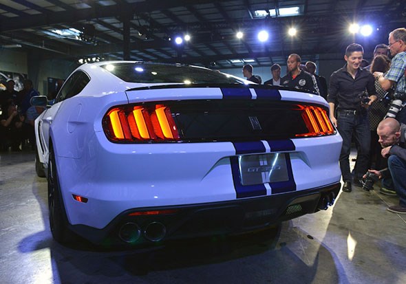 That's more like it! New Ford Shelby GT350 Mustang at LA
