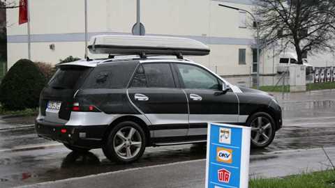 Our anonymous reader papped this new 2011 Merc M-class in Germany