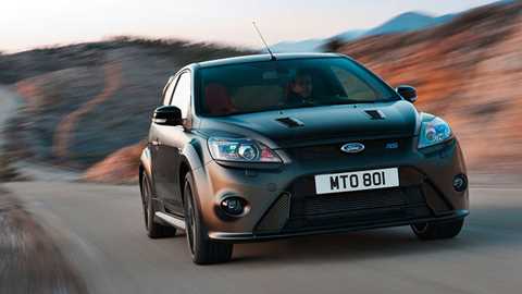 The Mk2 Ford Focus RS, with a 301bhp 2.5-litre 5-cyl engine, and 345bhp in RS500 guise (pictured)