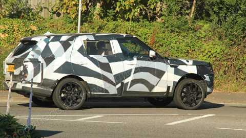 This the the long-wheelbase Range Rover, caught on test in the UK