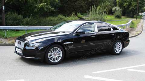 The facelifted Jaguar XJ (2015) steps out on test