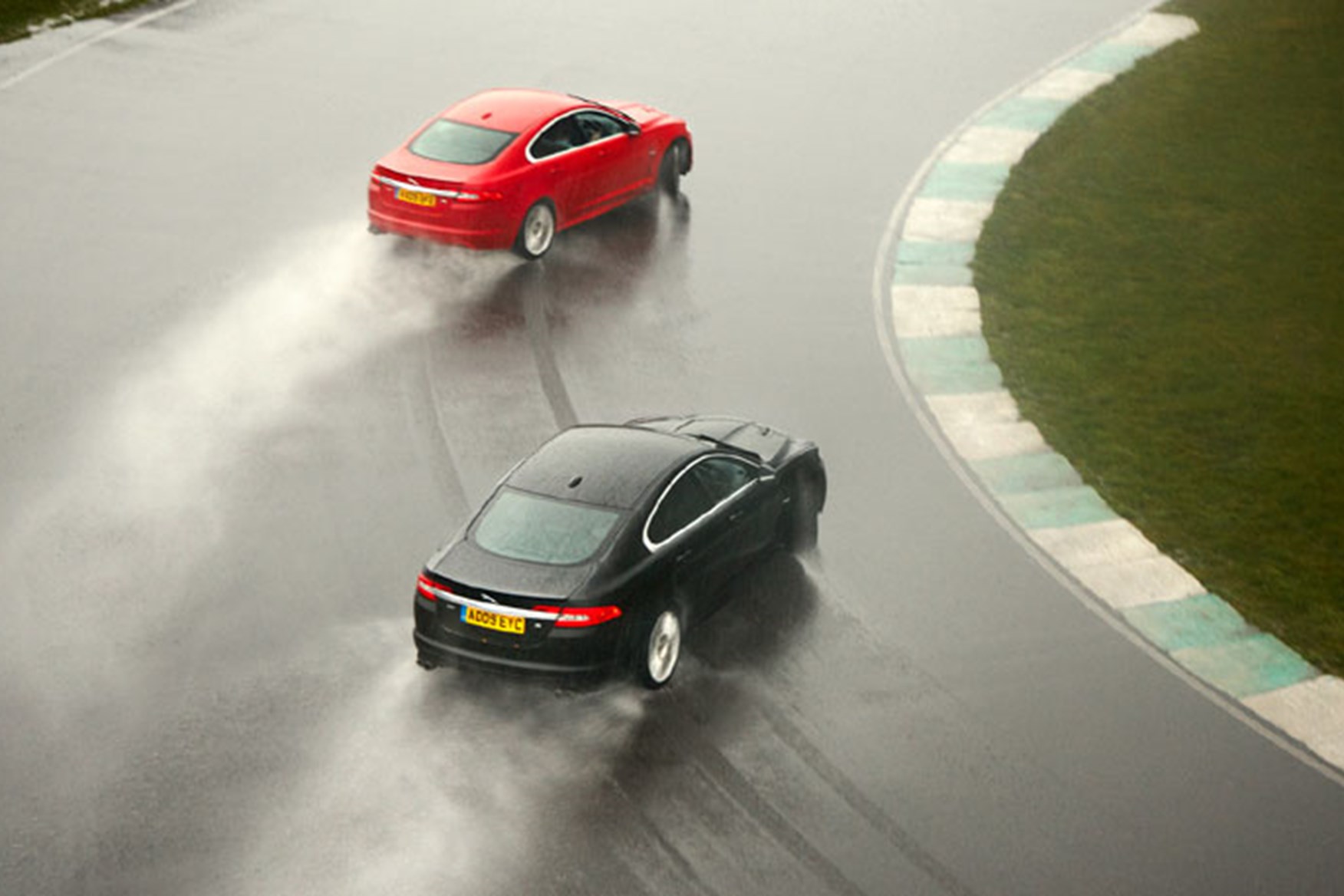 https://car-images.bauersecure.com/wp-images/8657/1752x1168/aerialviewjaguar.jpg