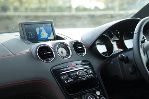 Peugeot RCZ R dashboard